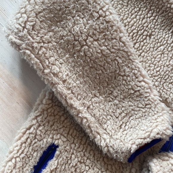 Patagonia is fleece size M - Picture 3 of 6